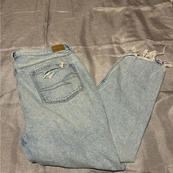 American Eagle Outfitters Light Blue Distressed Jeans - Picture 2 of 5